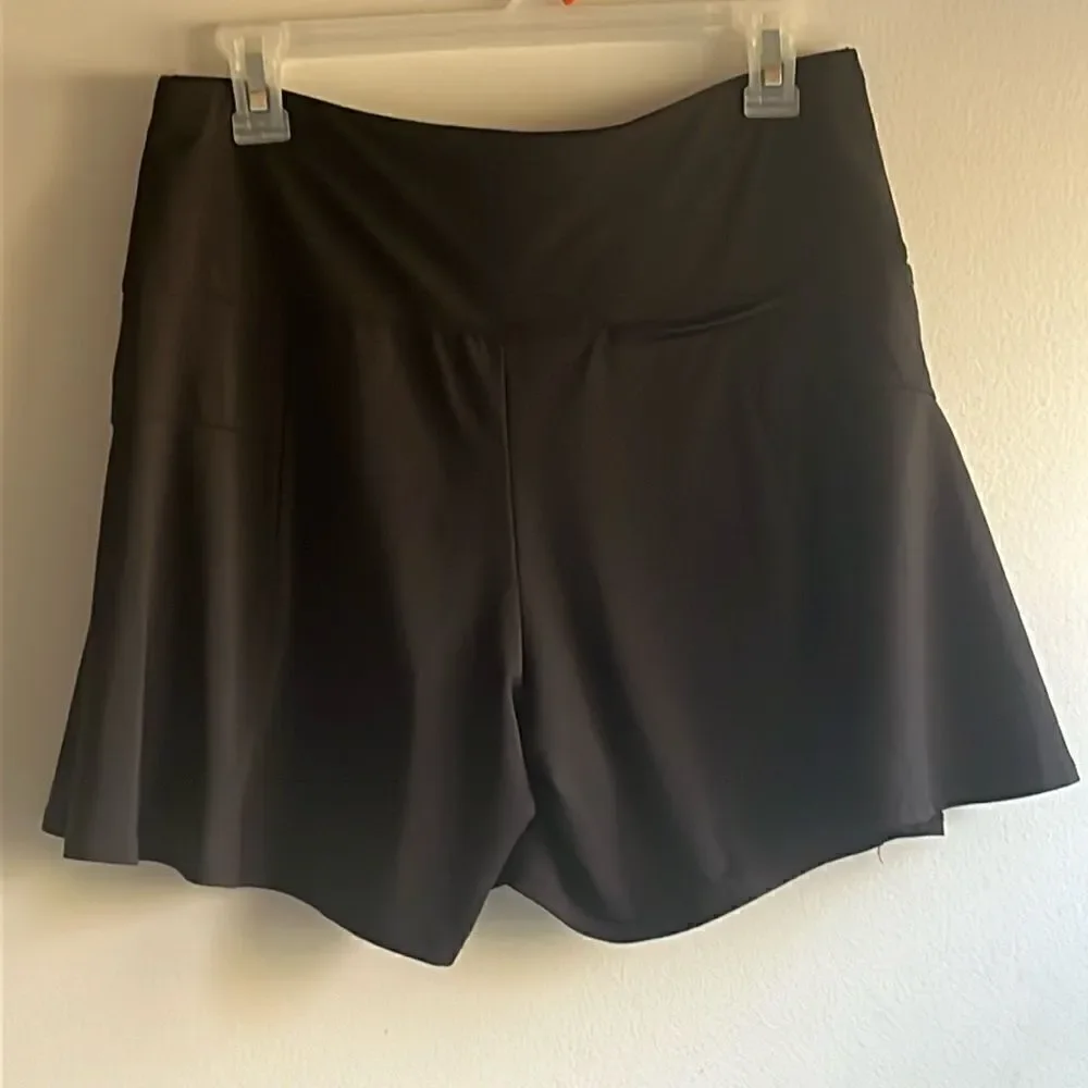 EXCELLENT CONDITION WOMEN’S MEDIUM LUCKY IN LOVE BLACK FLOUNCE PULL-ON SHORTS